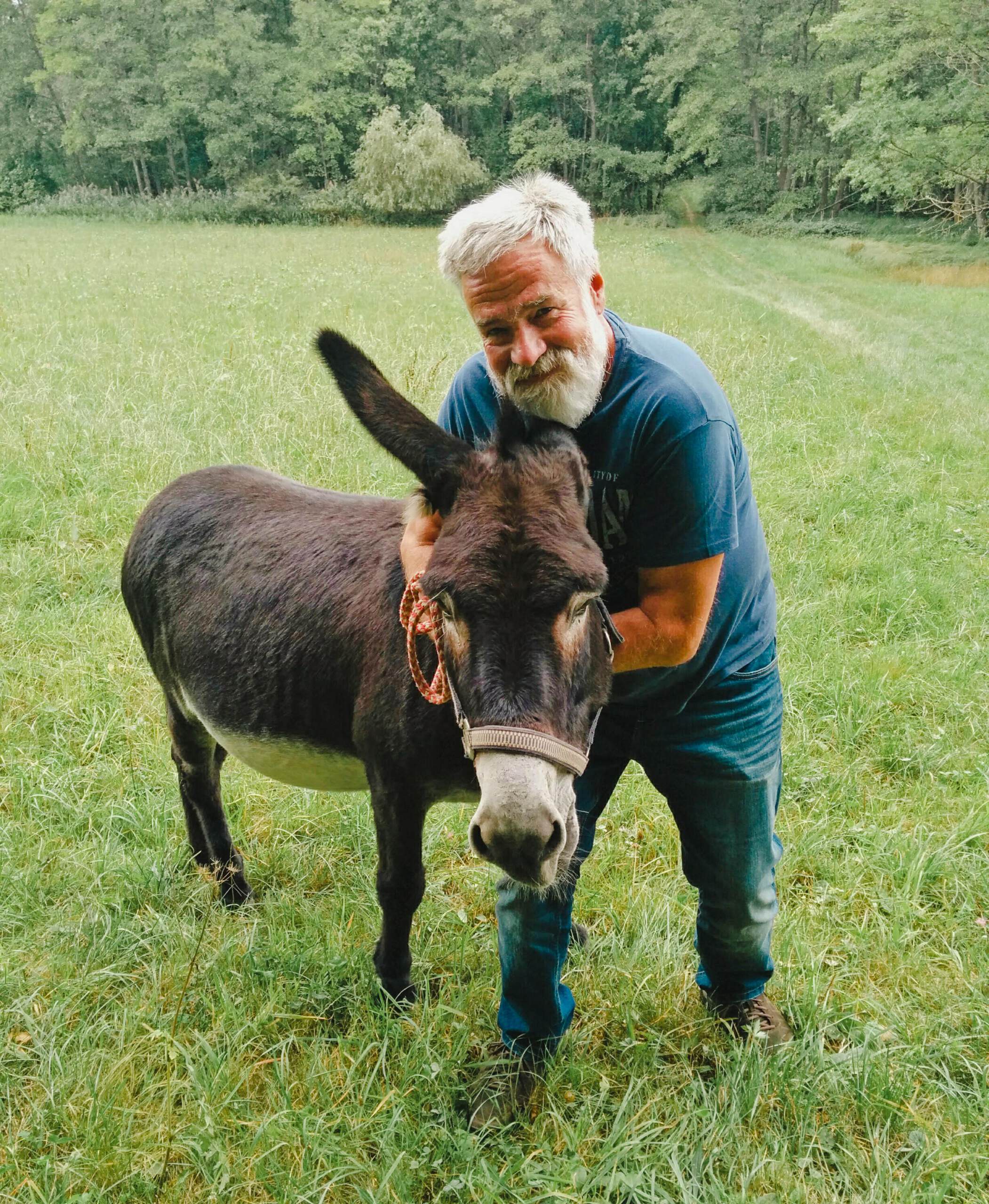 Klaus Nittel mit Esel am Essigberg